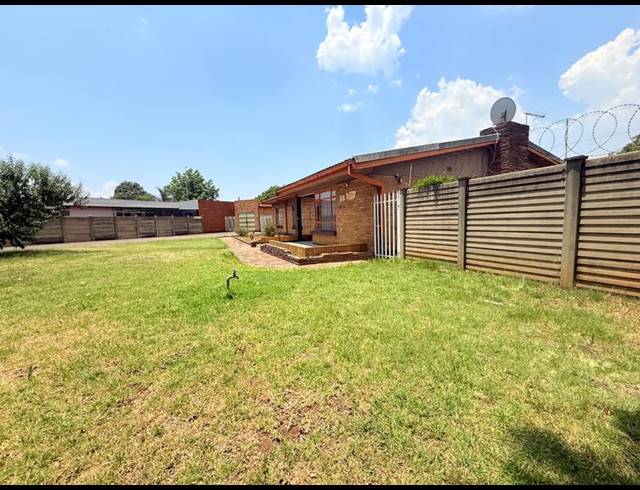 4 BEDROOM HOUSE FOR SALE IN VANDERBIJLPARK CE 2
